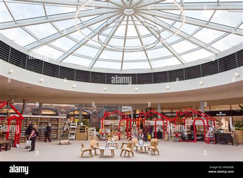 Visiting Local Shop 的图像结果