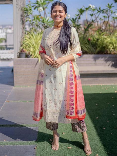 Buy Chanderi Silk Suits for Women Online in India | Libas
