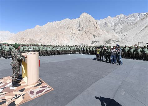 भारत की राष्‍ट्रपति, श्रीमती द्रौपदी मुर्मु का Siachen Base Camp में ...