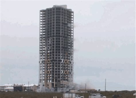 Building Exploding GIF 的图像结果