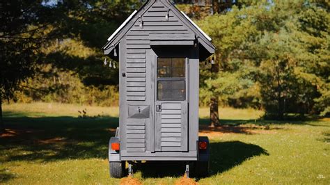This Extra Small Tiny House Is Super Cute and Surprisingly Functional ...