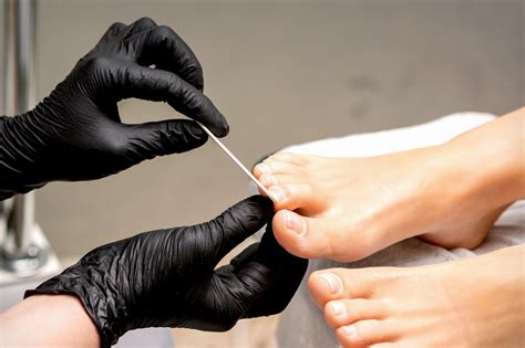 Is Toenail Fungus Contagious? What You Need to Know - Kiwi Health