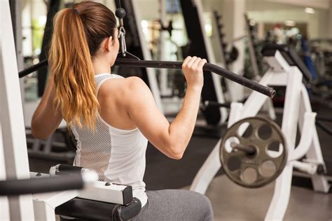 How To Use The Lat Pulldown Machine and Strengthen Your Back - Anytime ...