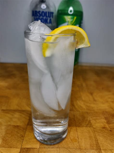 Vodka & 7up: the Vodka 7 a lemon-lime drink | Occasional Cocktails
