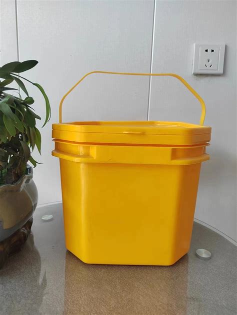 Food Grade Plastic 12 Liter Hexagon Bucket with Handle and Lid Pet Food ...