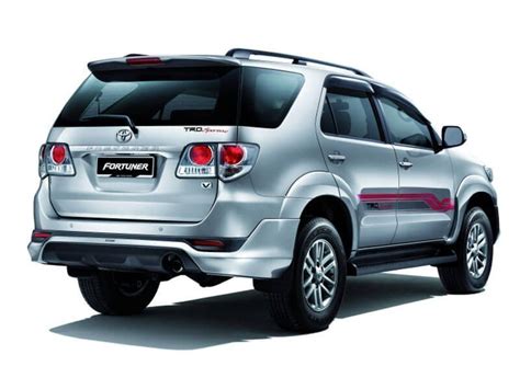 Mitsubishi Pajero Sport Diesel MT Vs Toyota Fortuner Diesel MT