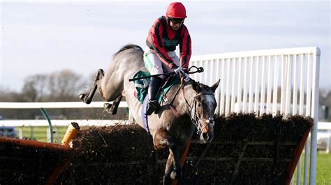 Emotional Bryony Frost cheered in victory by Warwick racegoers after ...