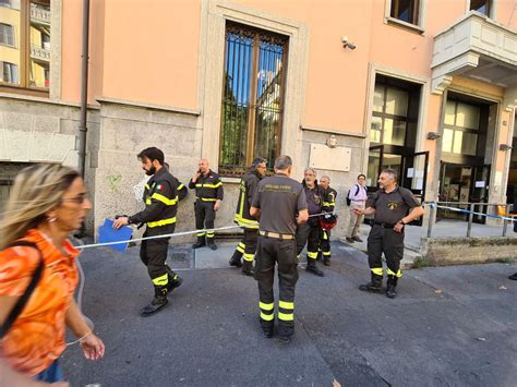 Fire at Milan retirement home kills 6, injures scores - EFE Noticias