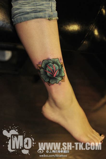小腿上的玫瑰花丝带纹身图案(图片编号:31445)_纹身图片 - 刺青会