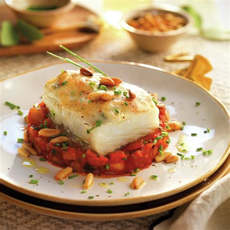 Bacalao con pisto al horno y muselina de ajo