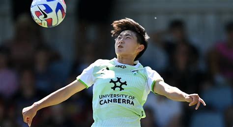 Facial fractures could keep Canberra United star Wu Chengshu out for ...