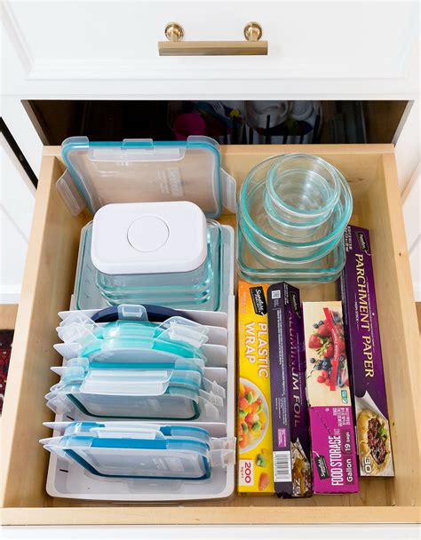 Organizing Food Storage Containers 的图像结果