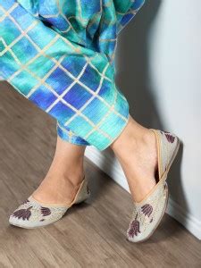 ICONICS Jutis For Women - Buy ICONICS Jutis For Women Online at Best ...