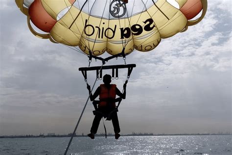 7 Top Spots For Parasailing and Paragliding in Dubai