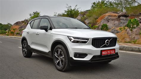 Volvo XC40 2018 - Price, Mileage, Reviews, Specification, Gallery ...