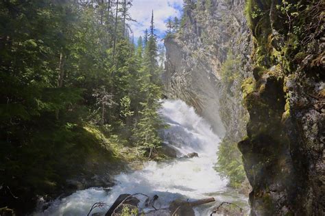 Find 6 Amazing Waterfalls on This Idaho Road Trip
