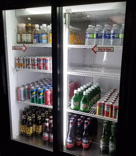 Chicago O'Hare / ORD Priority Pass lounge review - Swissport lounge ...