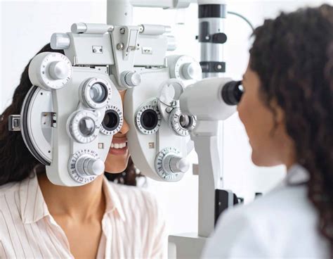Eye Floaters: Causes, Symptoms & Treatment Options