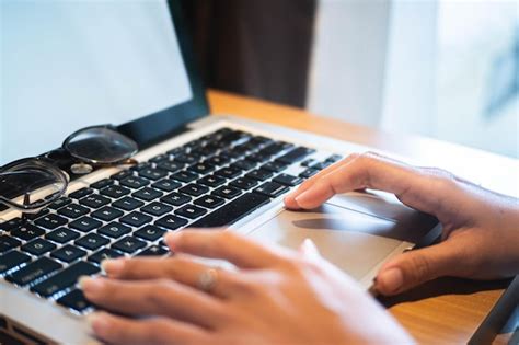 How to Type Using a Laptop 的图像结果