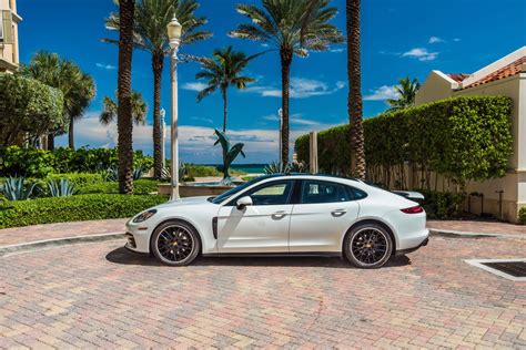 Porsche Panamera 4S | French VIP Service