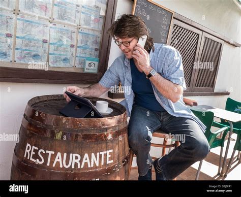 Tech savvy dining hi-res stock photography and images - Alamy