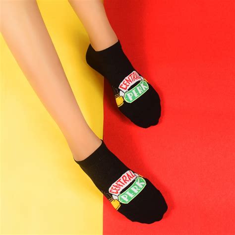 Women’s F.R.I.E.N.D.S Lowcut Socks – SocksXpress!