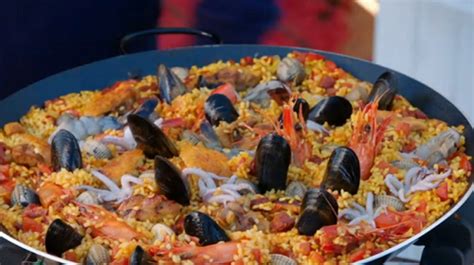 Jamie Oliver Southend pier paella with chicken thighs  