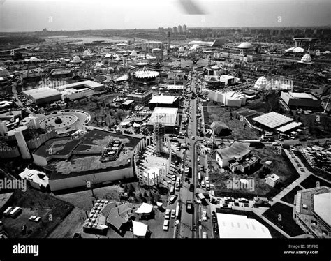 Aerial view of the New York World's Fair, Flushing Meadows Park, Queens ...