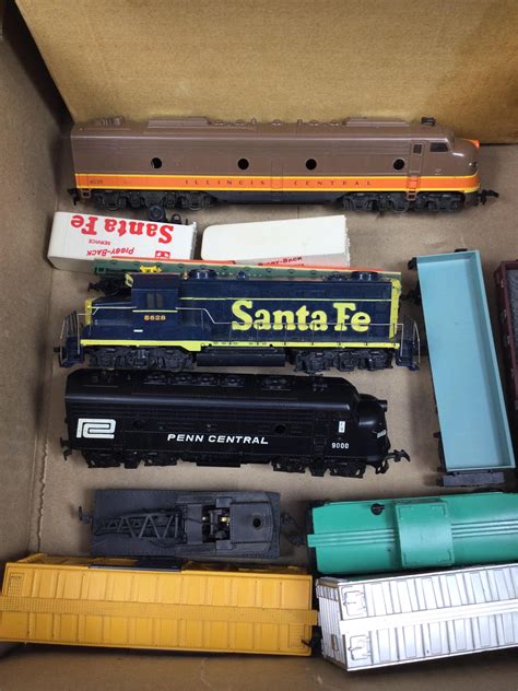 Lot - Vintage N Gauge Train Cars