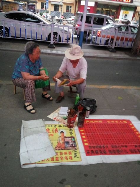 摆摊算命的图片,算命图片大全,掐指算命的图片_大山谷图库