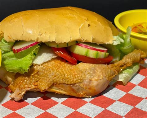 Panes Con Pollo Salvadore