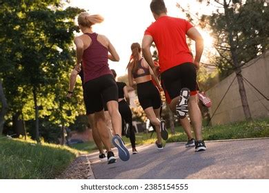 5 People Running 的图像结果