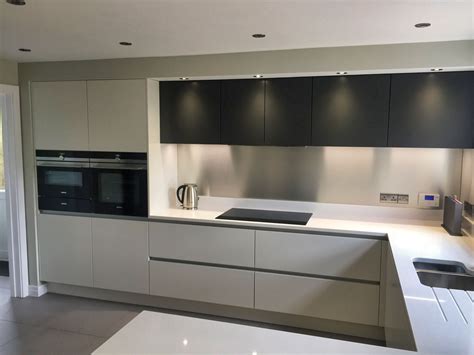 Modern Handleless Kitchen Design with Two Tone Cabinets