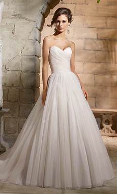 Modern Wedding Gowns by Simple Wedding Gowns For The Minimalist Modern Wedding Modern Wedding Gowns