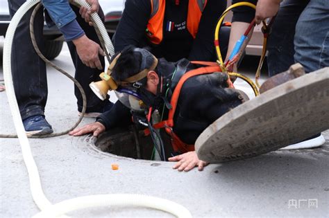 西安3岁男童掉入下水道：失联超55小时，“蛙人”轮番搜救