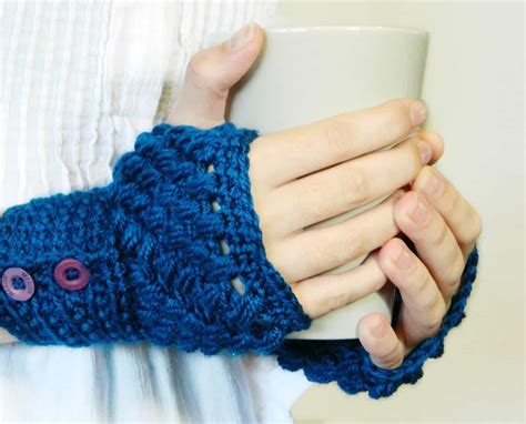 15 Cozy Crocheted Fingerless Mitten Patterns
