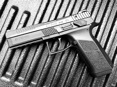 The new model of the Czech CZ P-10 S pistol or the size matters ...