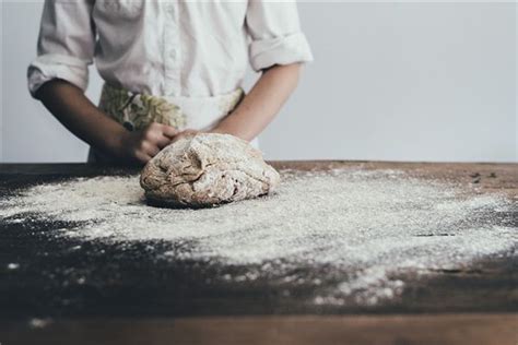 梦见发面饼_周公解梦梦到发面饼是什么意思_做梦梦见发面饼好不好_周公解梦官网