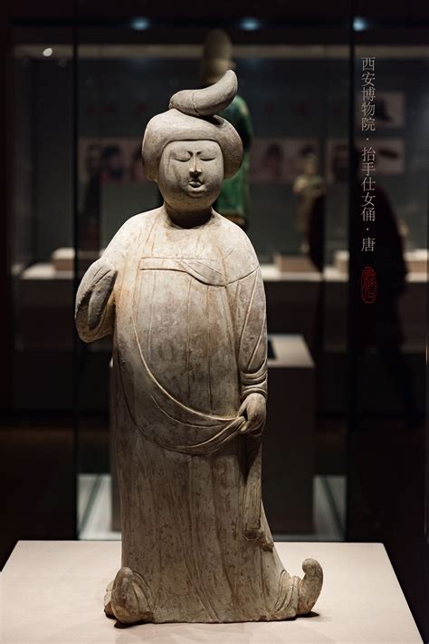 🇨🇳Chinese Tang Dynasty Figurines | 抬手仕女俑 | Art history, Ancient chinese ...