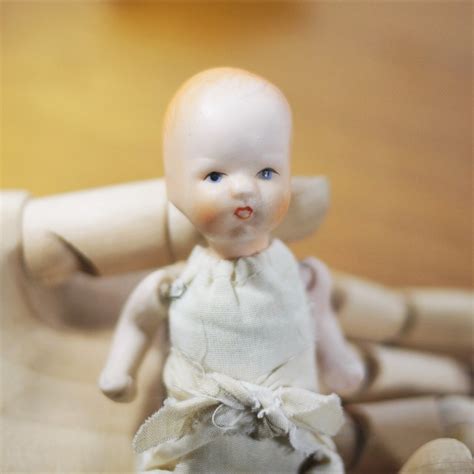 ビスクのベビー人形 Russ Berrie 赤ちゃんドール | こりすのパン屋Base店 （世界の蚤の市 ひとつだけの宝物）