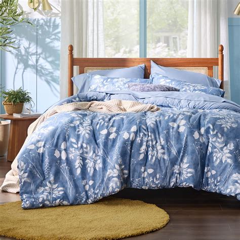 Amazon.com: Bedsure King Size Comforter Set - 7 Pieces Blue Floral ...