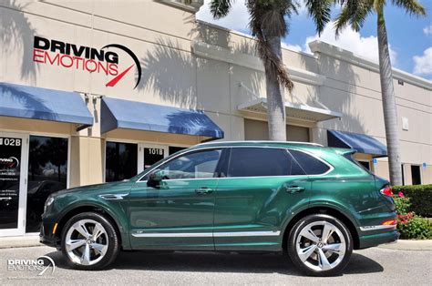 2022 Bentley Bentayga V8! VERDANT GREEN! PIANO BLACK VENEER! 22 INCH WHEELS! $221K MSRP!! Stock ...
