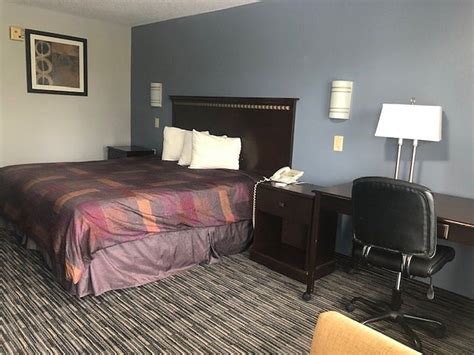GATEWAY INN AND SUITES (Clarksville) - Hotel Reviews, Photos, Rate ...