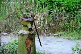 农村里使用的打水泵 抽水泵高清图片下载_红动网
