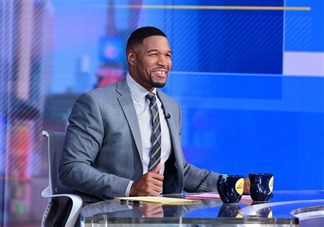 Michael Strahan - Sportscaster, Football Player, Host