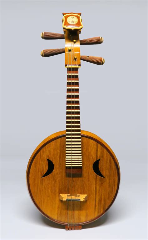 Lot - A Chinese string instrument (L:71cm)