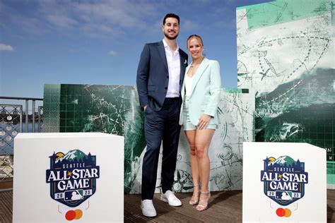 Astros' Kyle Tucker: Details from Florida wedding with wife Samantha