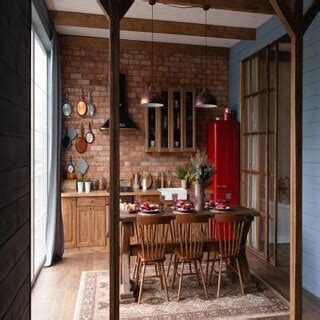 Rustic U-Shaped Kitchen Design in Acacia Exodus with Quartz Counters