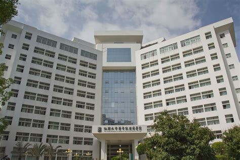 校园风光 - 汕头大学医学院 Shantou University Medical College