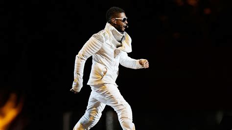 Why does Usher wear gloves?